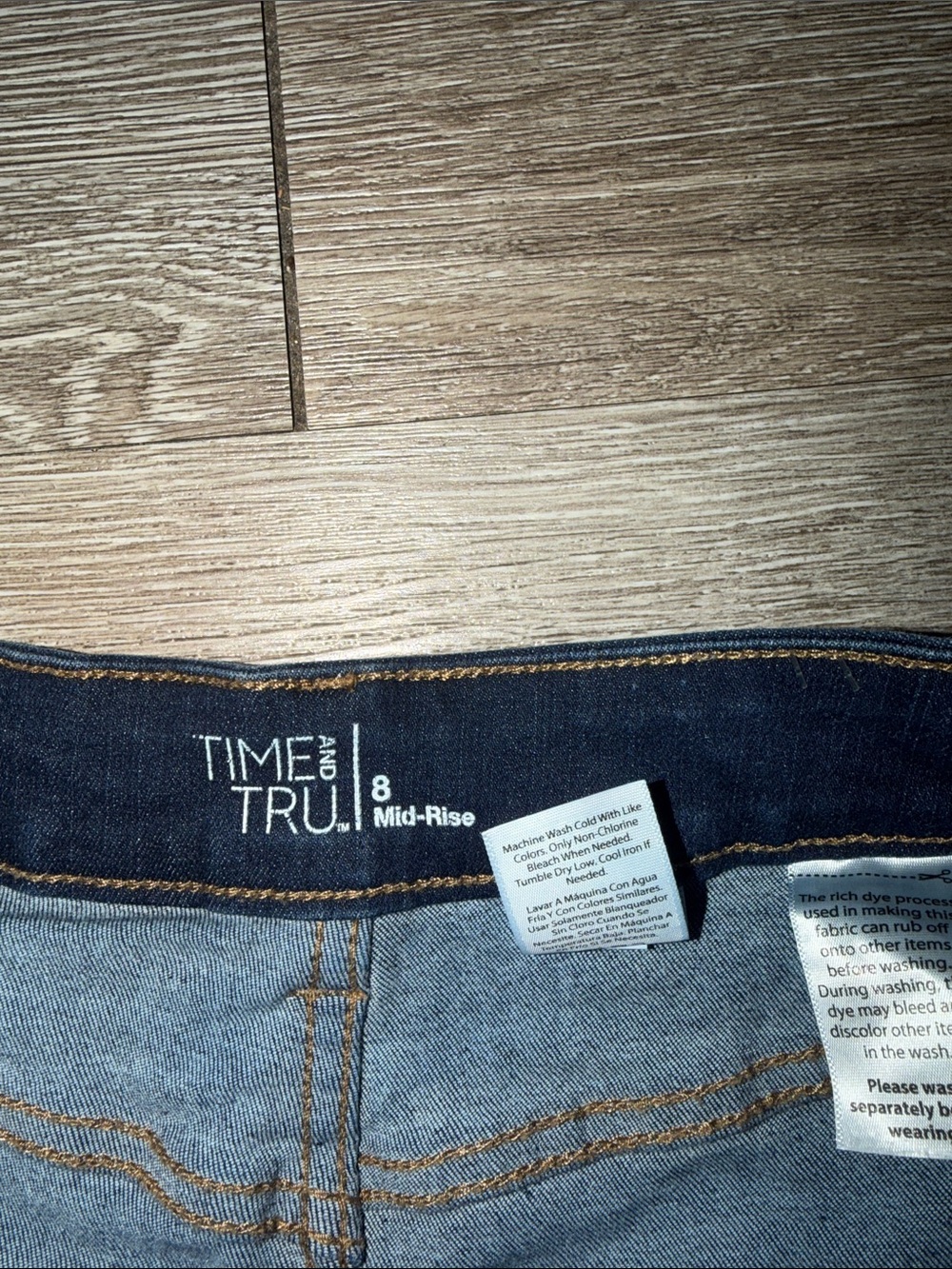 Time and true Women's Dark Blue Rolled-Hem Denim Shorts stretchy Jean size 8 - Picture 2 of 3